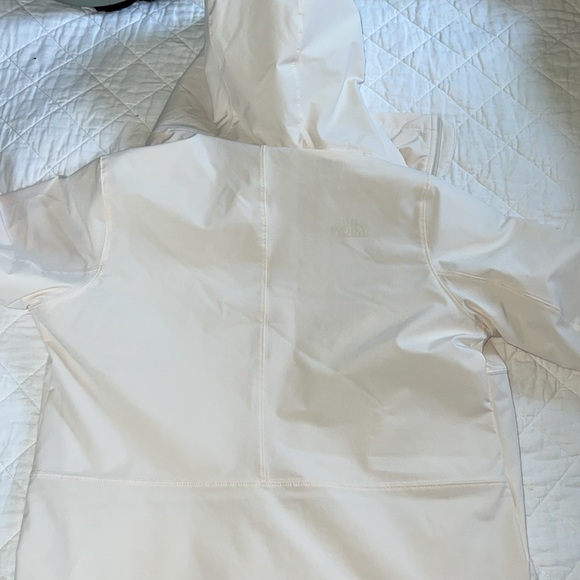 Women’s Northface Jacket - Picture 6 of 7